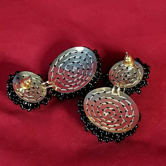 Nine Seed Beads Earrings Set - Picture 3 of 7